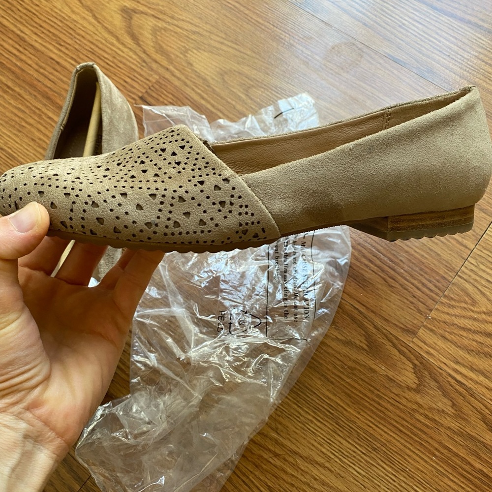 Brand new tan flats
